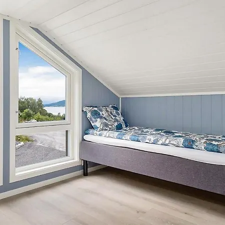 Holiday home 3 Bedroom Awesome In Gjemnes